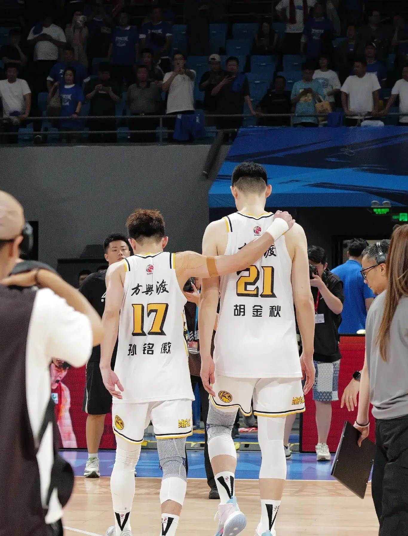 广厦男篮发布备战花絮,冲刺阶段外线爆发,意大利杯任务艰巨,轮换策略成焦点的简单介绍 广厦男篮发布备战花絮,冲刺阶段外线爆发,意大利杯任务艰巨,轮换策略成焦点的简单介绍